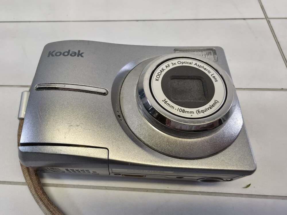 Kodak EasyShare C813 8.2MP Digital Camera - Silver TESTED WORKING